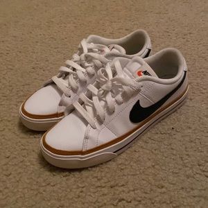 Womens Nike Court Legacy